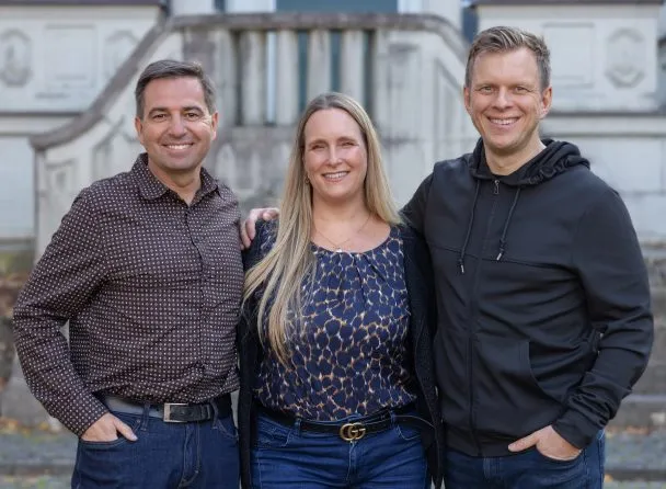 Teamfoto mit Daniela Baron-Breu Geschäftsführerin der abc cross media und Geschäftsführern der ESYON Ronny Büchner und Oliver Pankrath